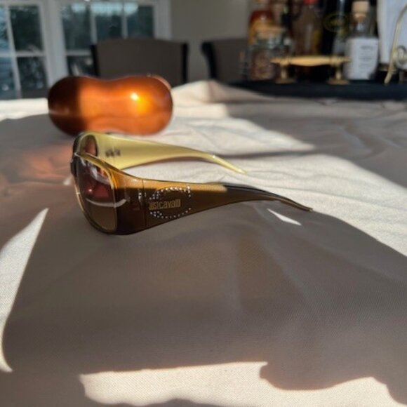 Just Cavelli Sunglasses w/ case - Picture 3 of 8